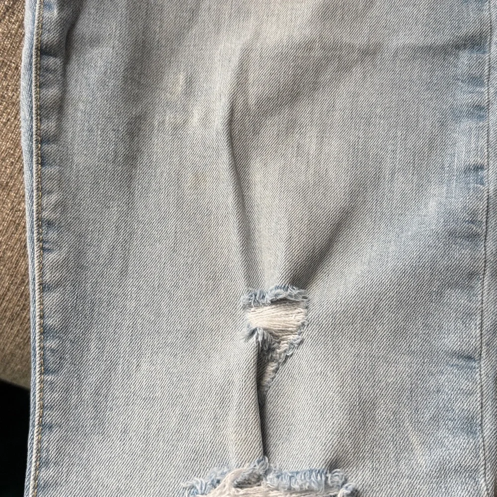 High Rise Split-Hem '70s Flare Jeans || GAP - Picture 9 of 9
